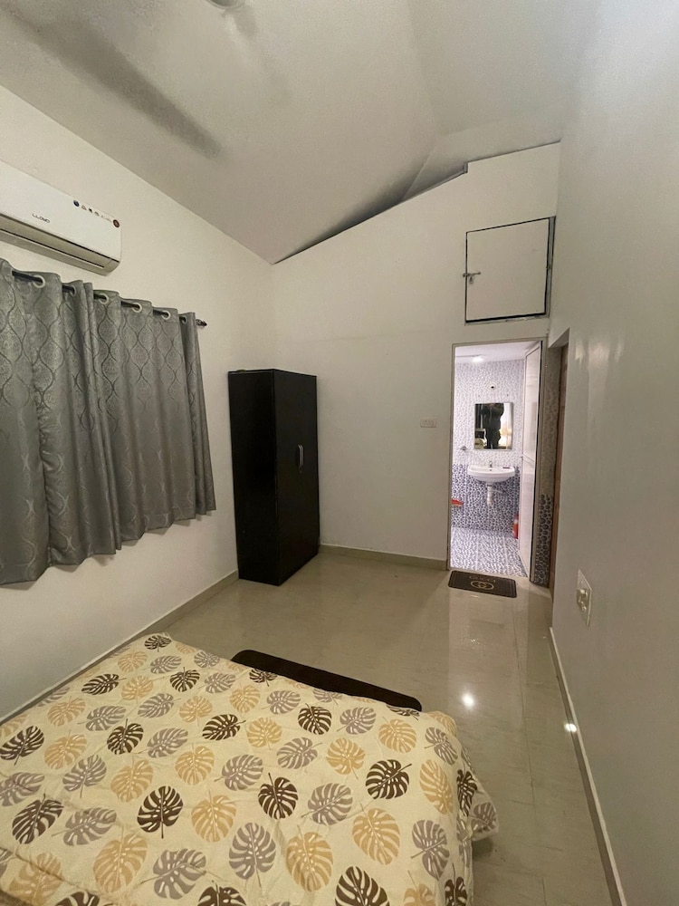 Urban Mad – Villas & Studio