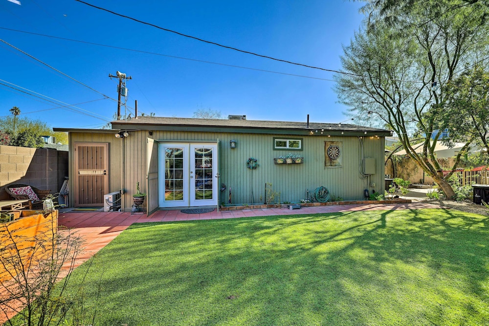 Phoenix Vacation Rental: 2 Mi to Downtown view 5