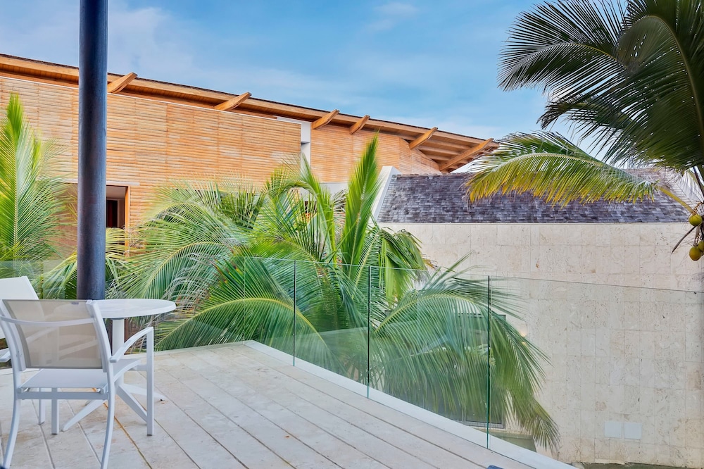 Exquisite Villa w Stunning Ocean Views Gym Golf