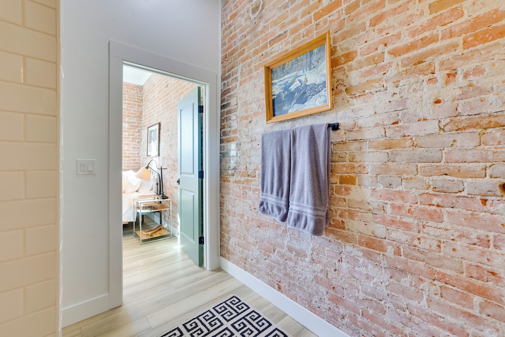 Walk to Shops & Eats: Charming Dtwn Emmett Apt!
