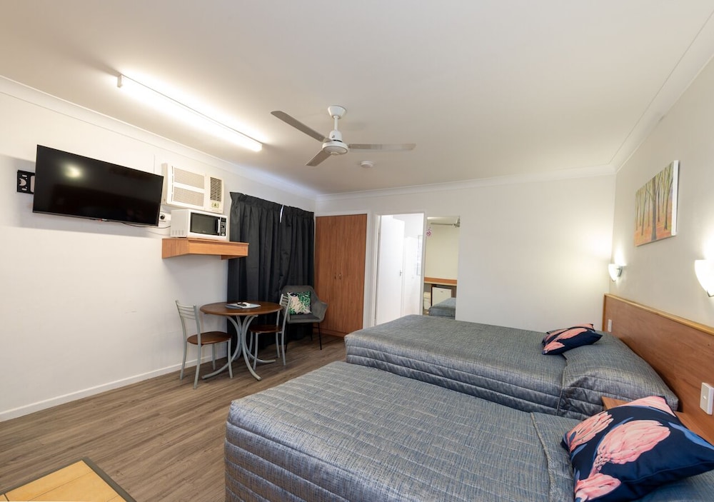 Riviera on Ruthven Motel