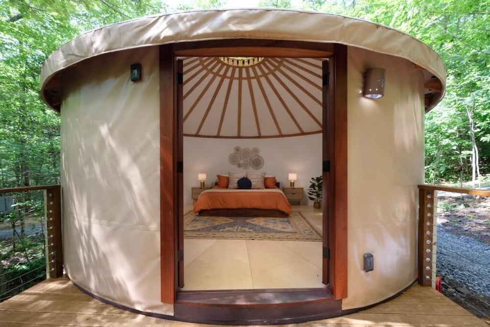 Creekside Yurt - The Dreamer