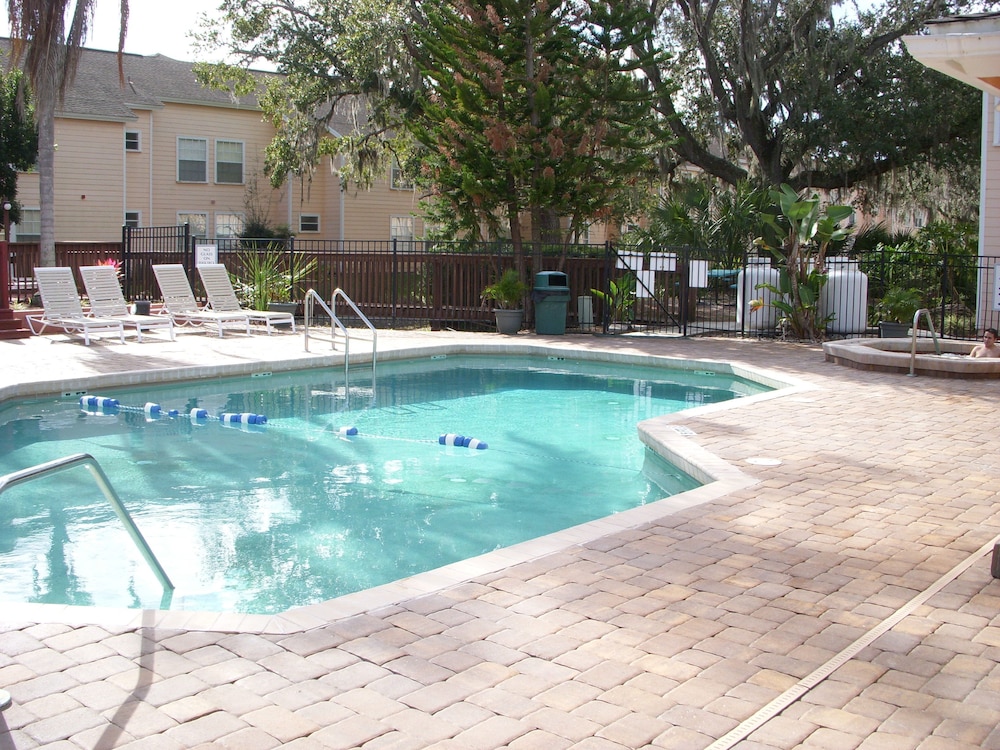 Florida Deluxe Villas, Condos, & Homes