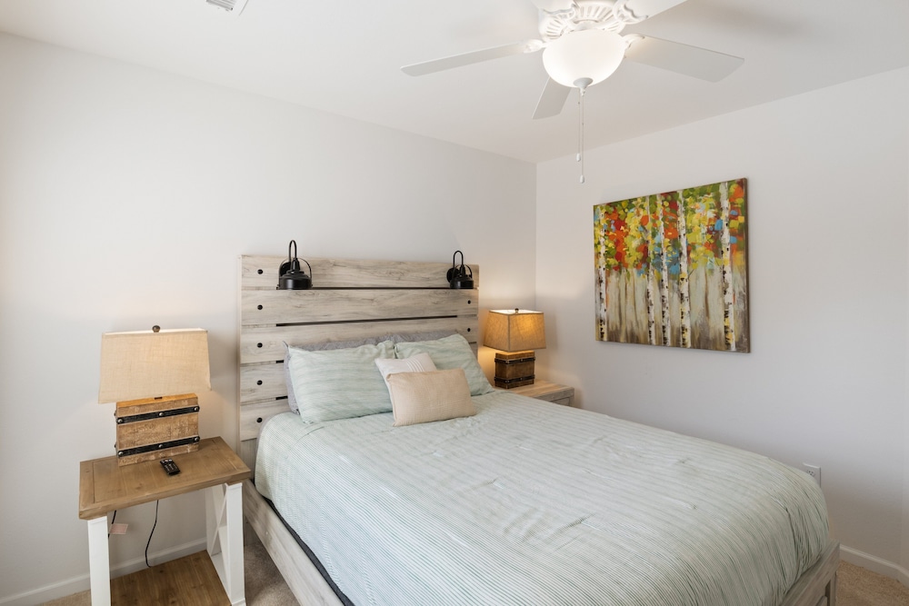 Central Location, Pool Access & Breathtaking Views