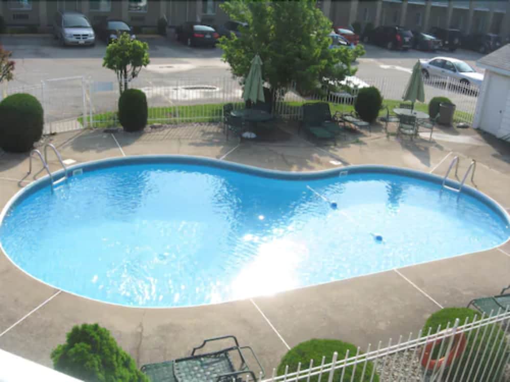 Super 8 by Wyndham Windsor/Dougall