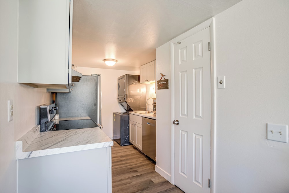 Explore Red Rocks & Green Mtn: Townhome w/ Pool!