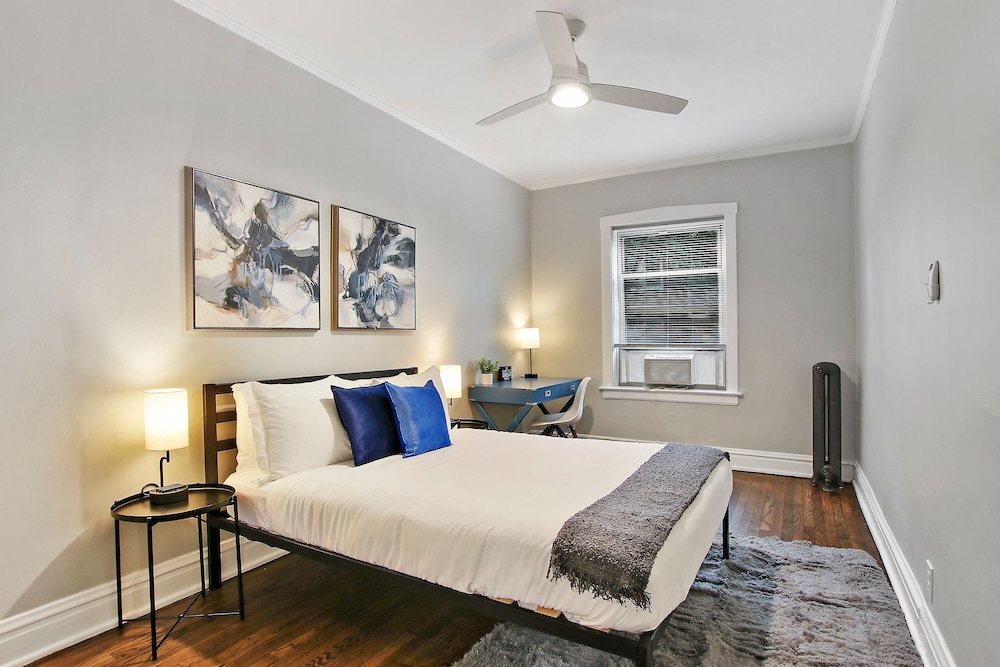 Chic 2BR Apt - Roscoe 1