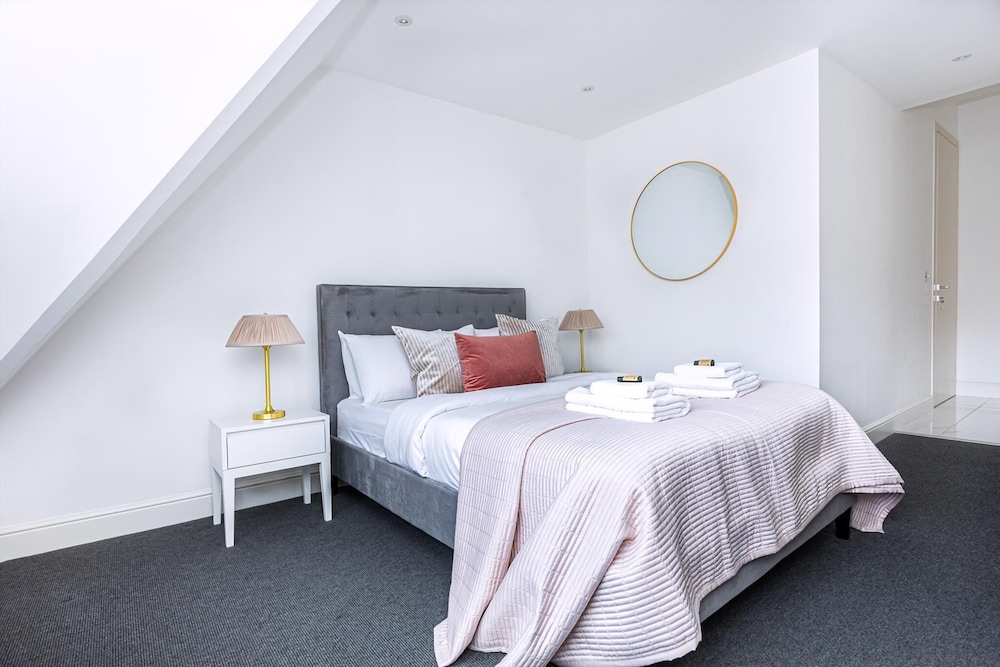 Stylish Three-bed Flat in Marylebone