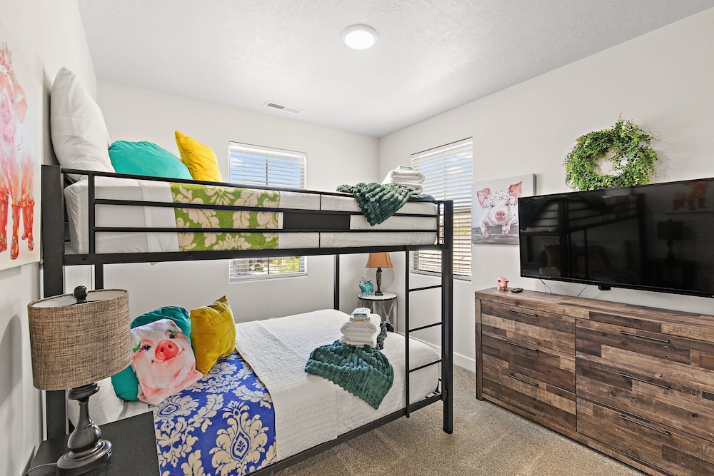 Above Parr - Pet Friendly! 5 Bedroom Home