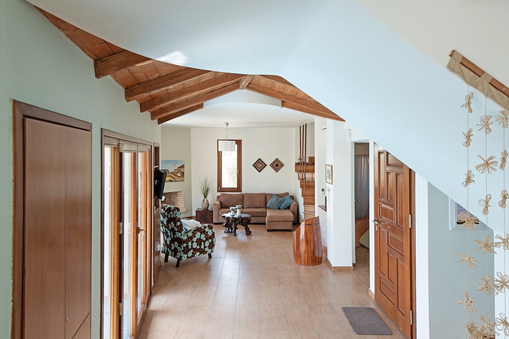 Poikilma Alonissos Villas