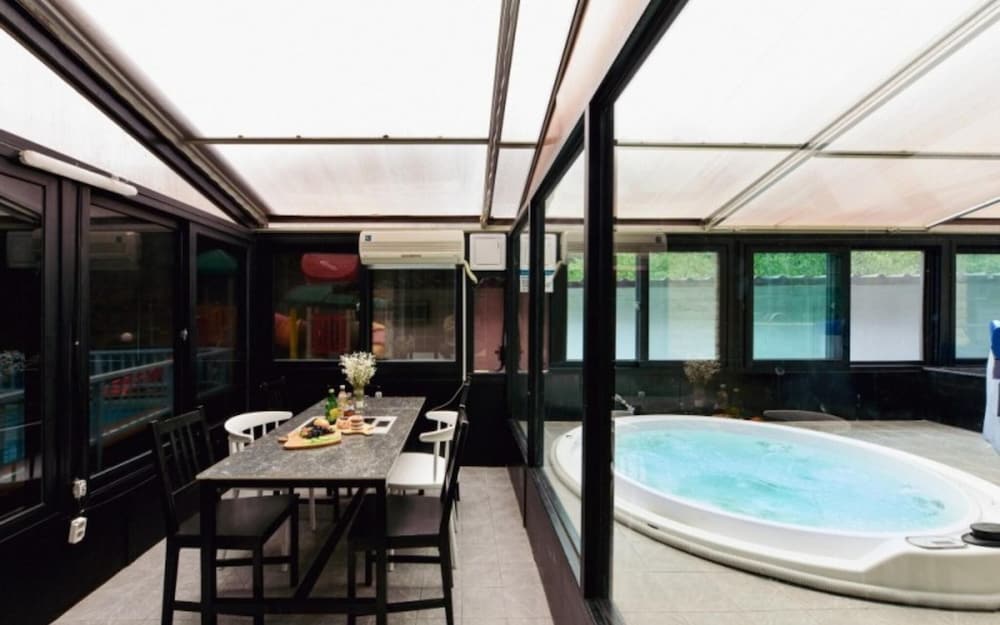 Gapyeong Shinbi Kids Pool Villa