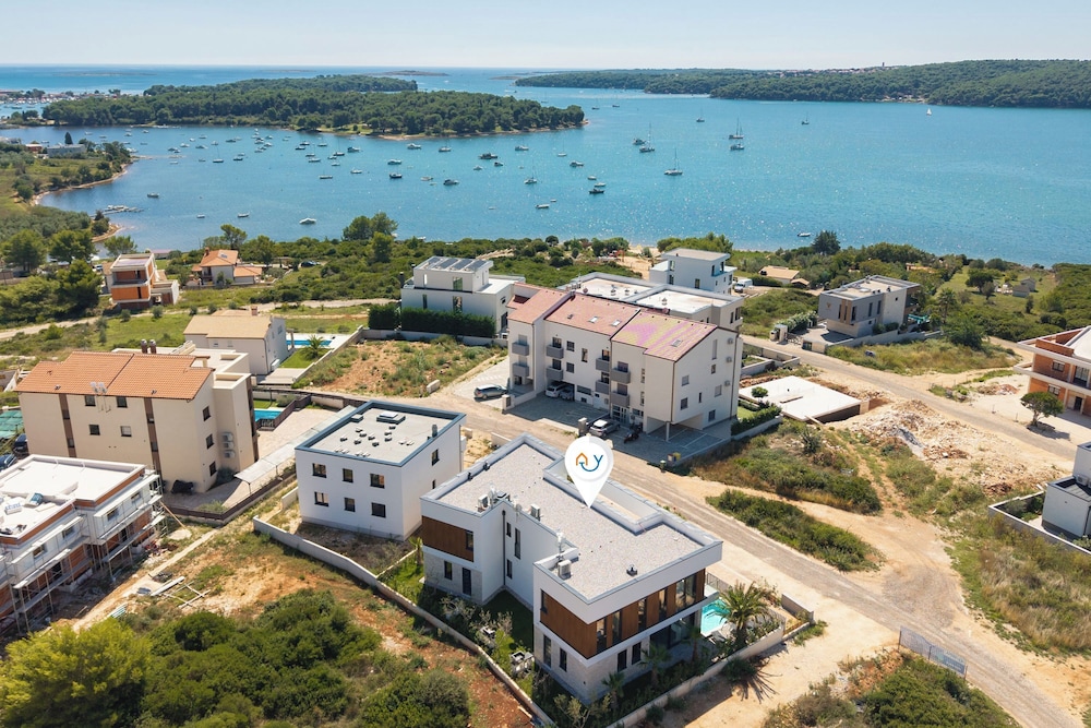 Villa Yana with Pool and Sea View