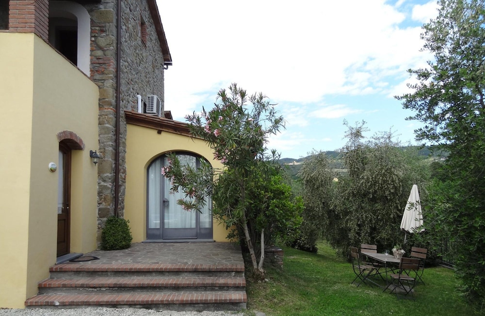 Villa in Vinci With Private Pool & Vineyard Views