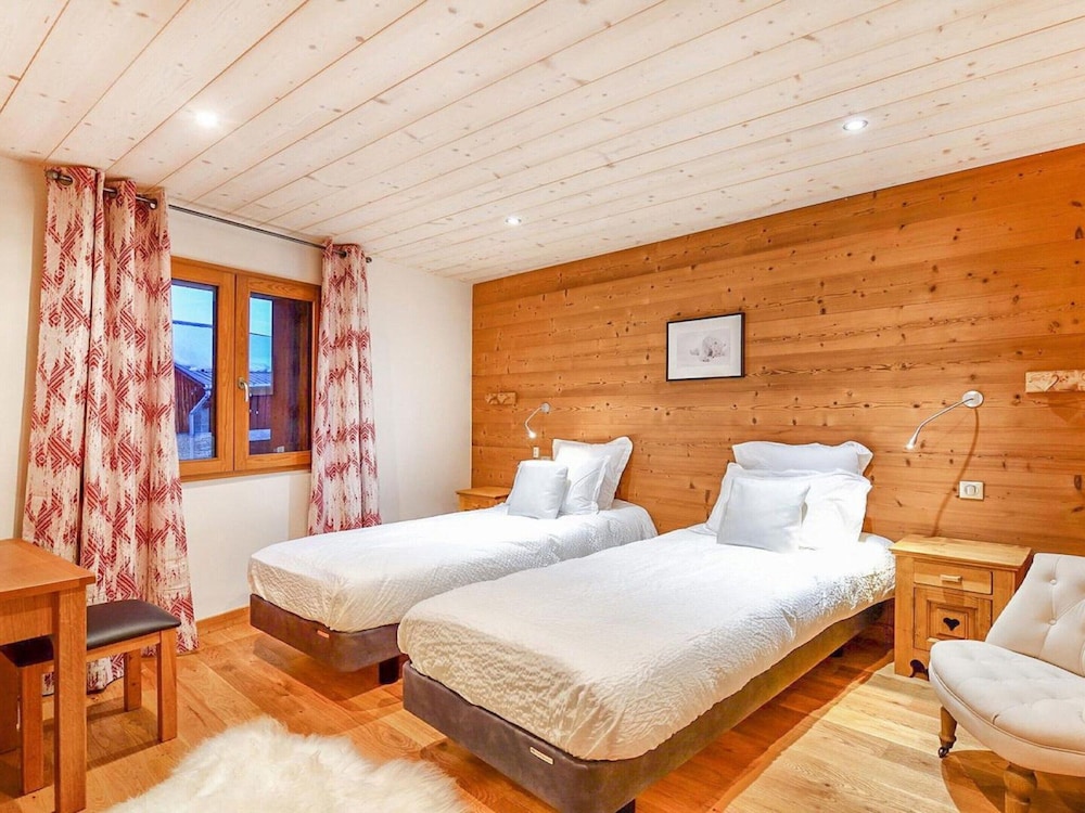 Cosy Chalet in Village of Les Allues photo 3