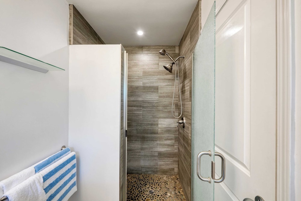 Modern Sonoma Stay w/ Spacious Deck, Views & Prime Location Bennett
