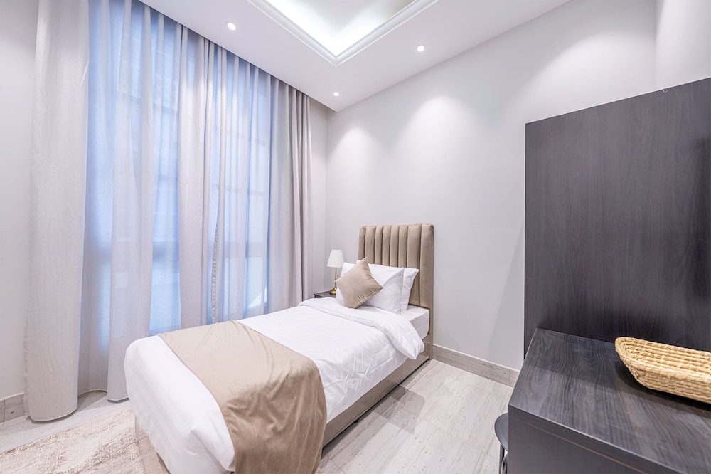 Mabaat - Al Malqa 3BR Apt - 533