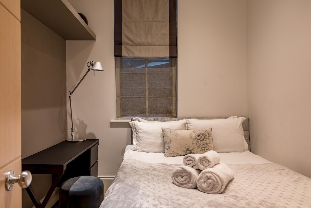 Newly Refurbished 2-bed Apartment in Knightsbridge
