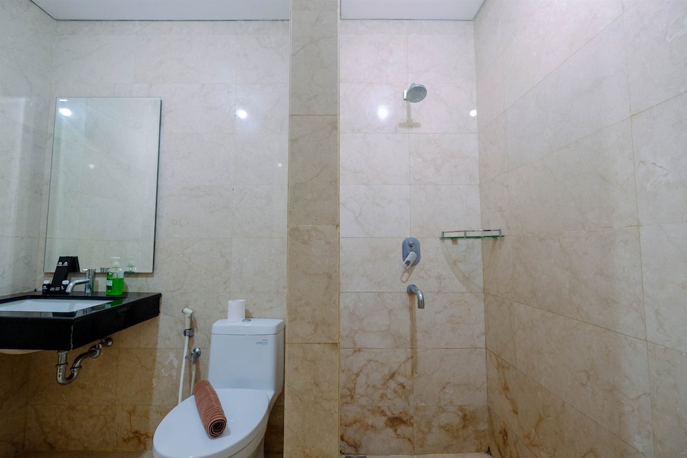 Spacious Cozy and Relax 2BR at L'Avenue Apartment view 2