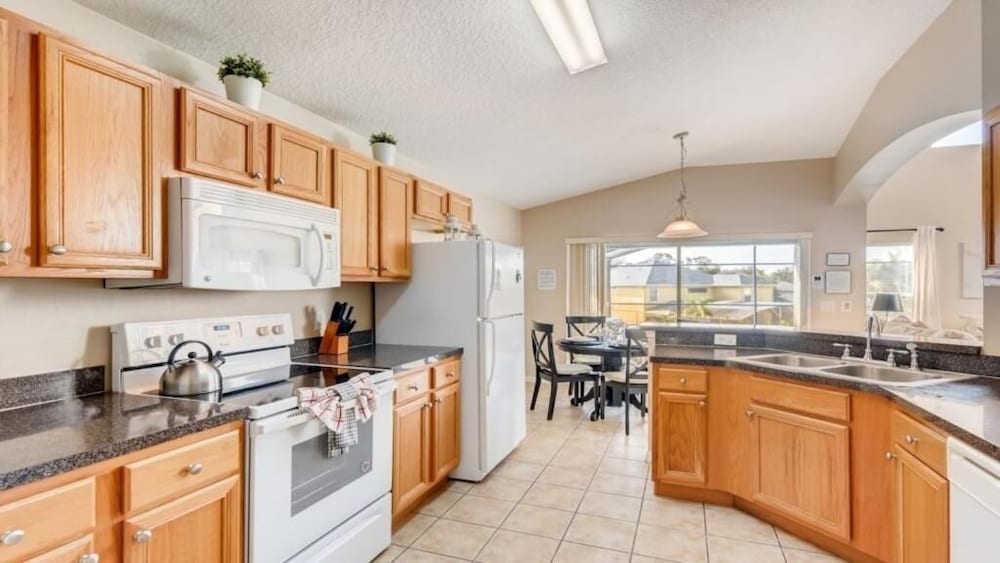 Emerald Magic - 5 Br W/ Private Pool -near Disney 5 Bedroom Villa