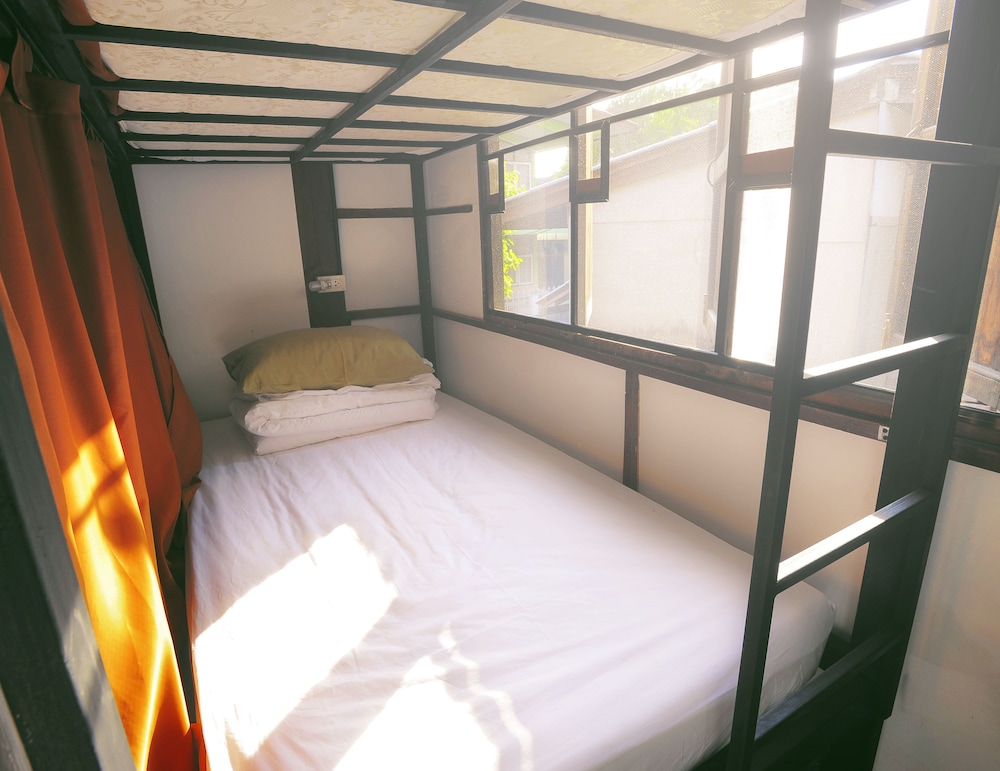Manon Hostel
