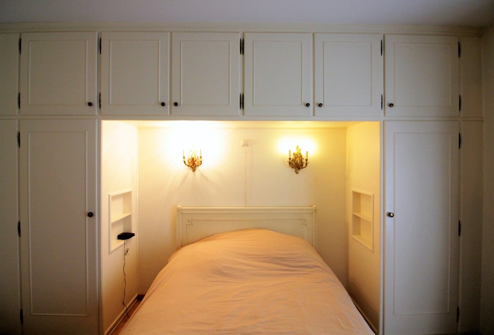 Apartment in Het Zoute Near Zeedijk Promenade