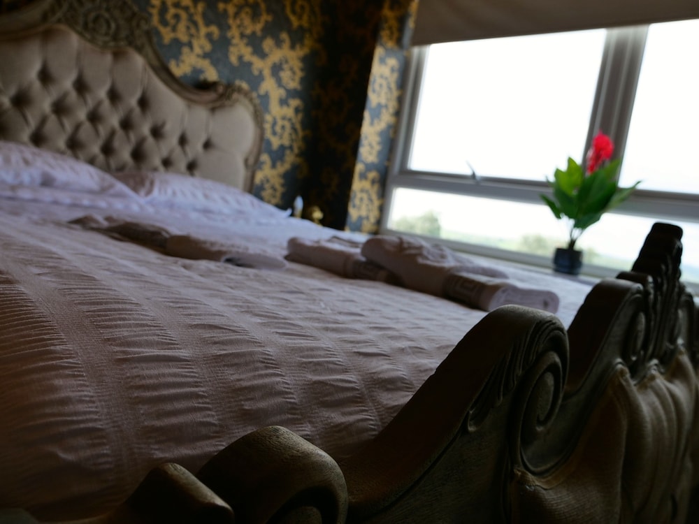 Rotherham Vacations - Sexy Luxurious Versace Apartment Near Sheffield - Property Image 17