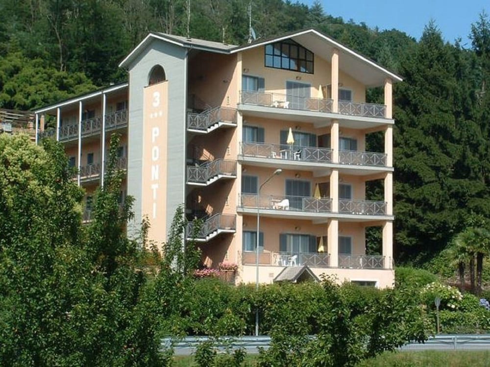 Apartment in Residence on Lake Maggiore near Beach view 3