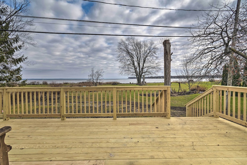 Lakefront Home w/ Deck, Fishing Dock & Canoe!
