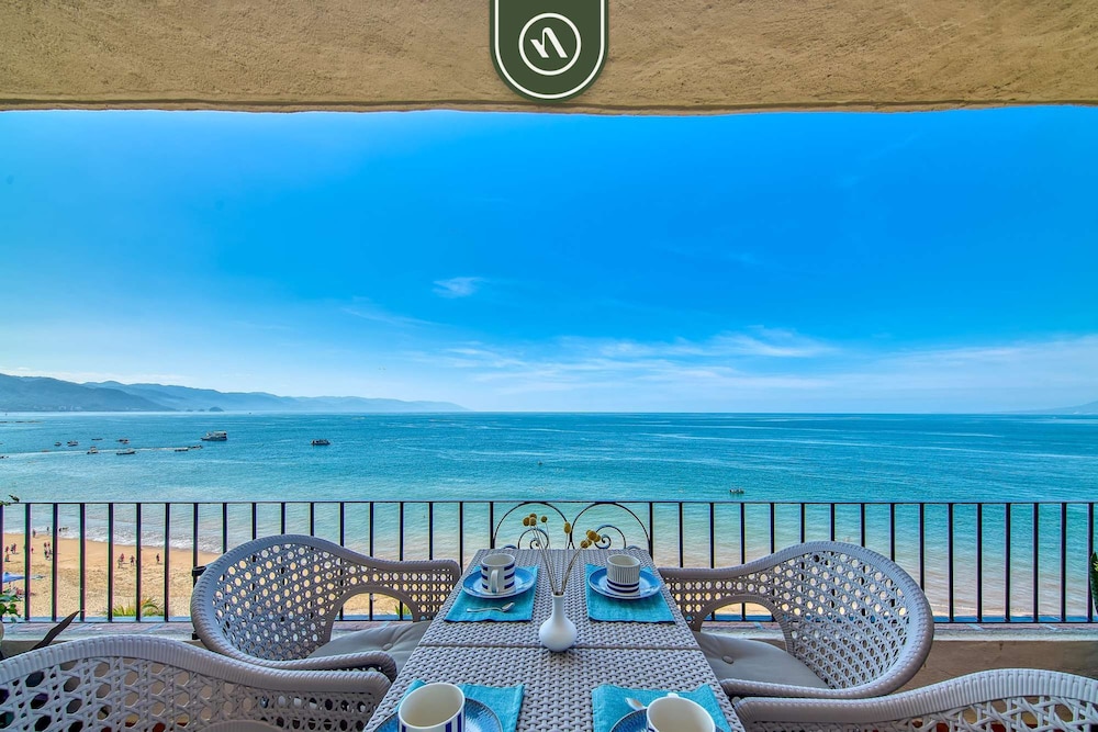 2BR Condo With Ocean View - Private Terrace