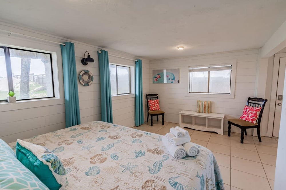 Pelican Beach Private Ocean Front Beach House- Sleeps 10 Bring Your Surf Boards
