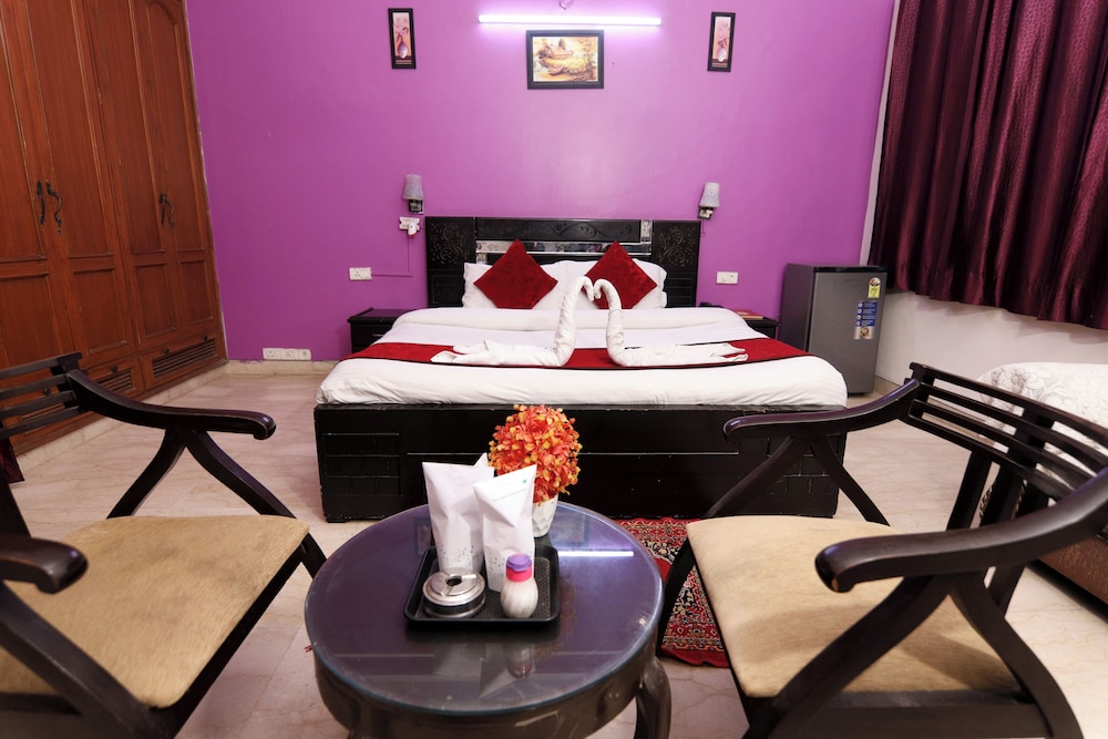 Hotel Ashray Noida