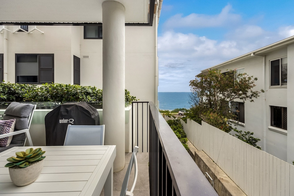 Coastal Bliss: 3-bedroom Retreat With Pool