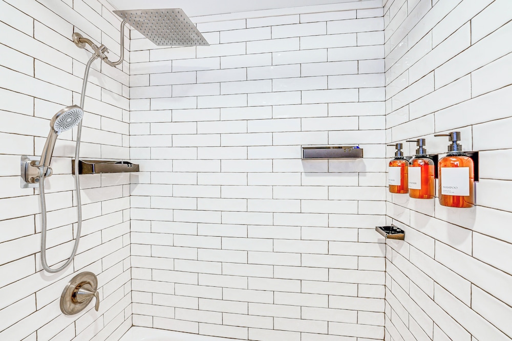 Serene & Updated Escape: 1 Mi to Heritage Landing