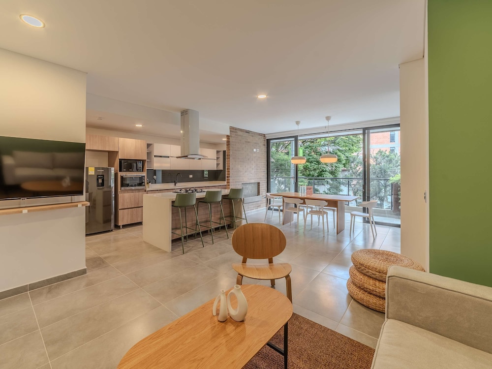w Spacious 3BR w Outdoor Dining Terrace in Laureles