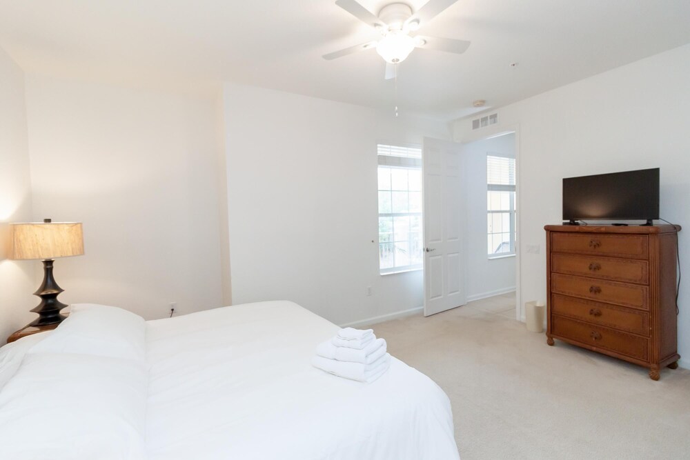 3 Bed 3 BA 5min Universal Spacious 1823ft