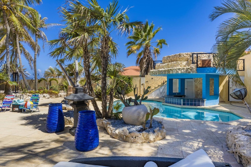 Luxury 4br4ba Villa w Hottub Pool Ocean Views