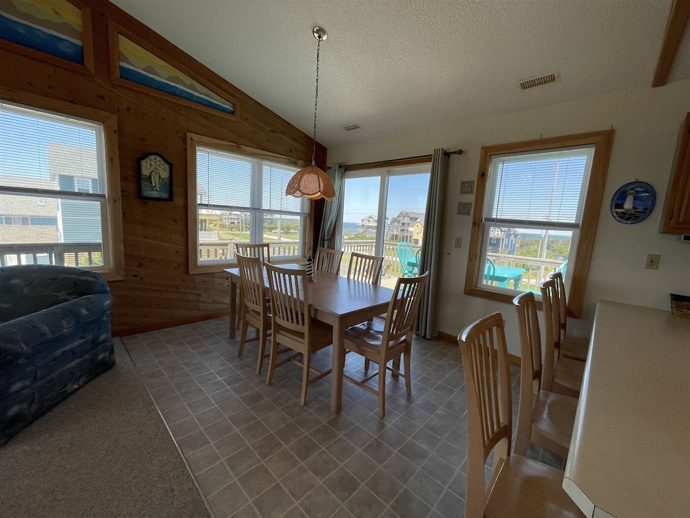 Hatteras Hideaway 3 Bedroom Cottage by RedAwning