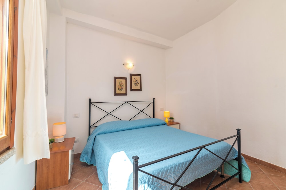 Appartamento Est With Shared Pool en San Teodoro — hotel room