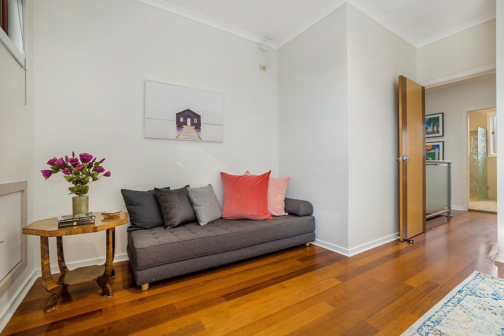 Unique 2- Storey Victorian Terrace Near Errol St
