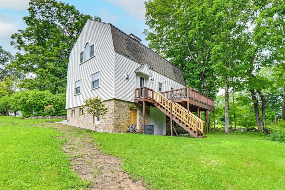 Cozy Wolfeboro Home w/ Private Deck: 1 Mi to Lake! view 4