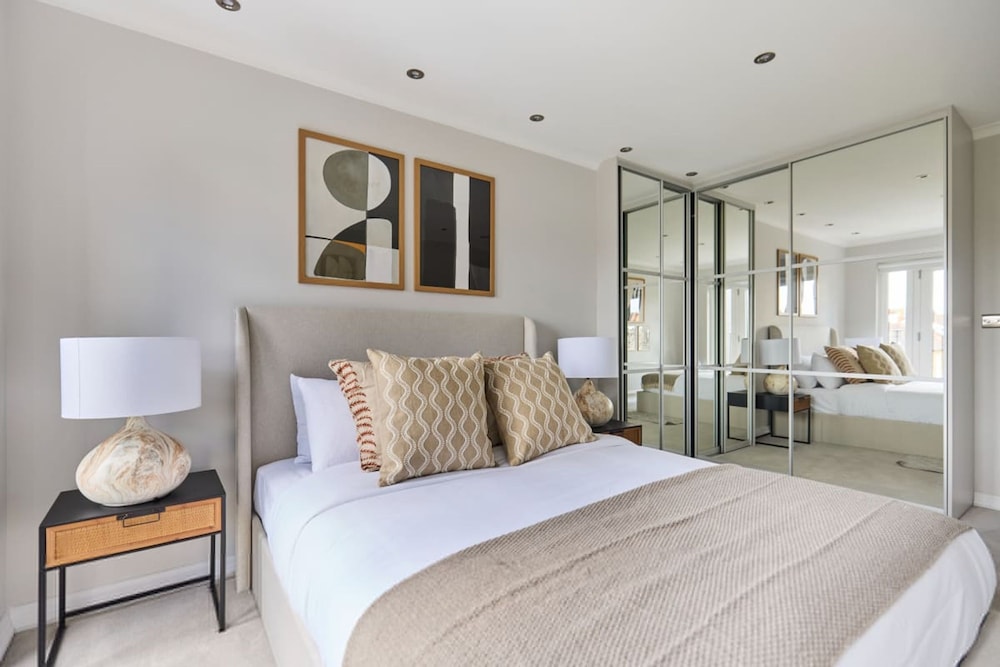 The Roehampton Place - Elegant 5bdr House With Garden Parking