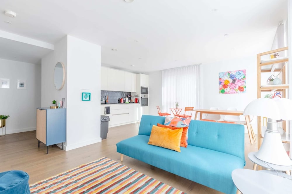 Stylish 2BD Oasis W/balcony South East London!
