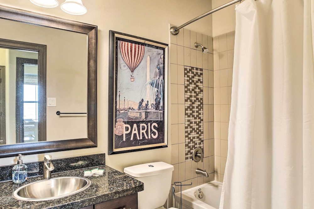 Family-friendly Spring Townhouse w/ Backyard!