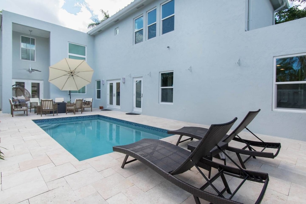 Dream House 5 Bedroom w/ Amazing Heated Pool - Image 5