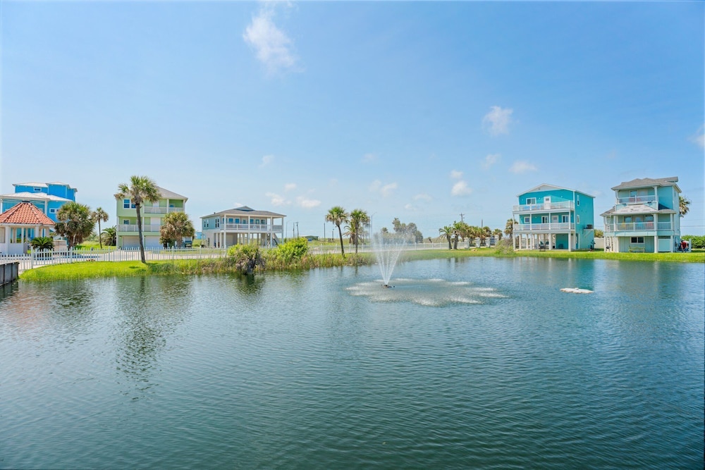 Chancla - Pet Friendly! Community Pool!