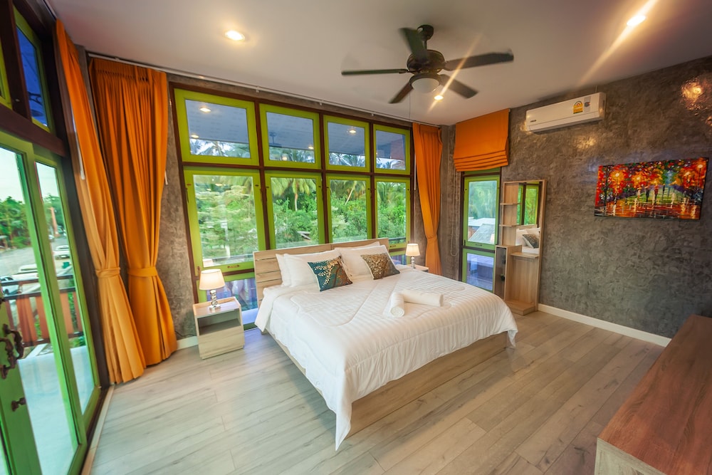 Tonmai Suites