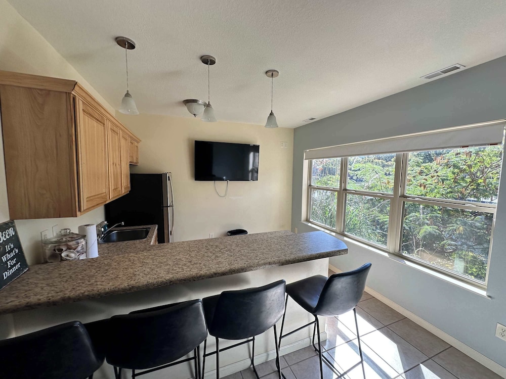 Lake It Easy - Waterfront Getaway With 7 Bedrooms!