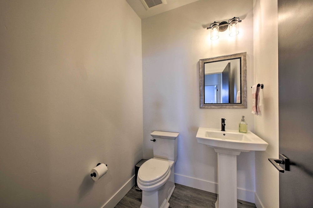 Elegant Priest Lake Townhome  1 Mi From Lake - Property Image 19