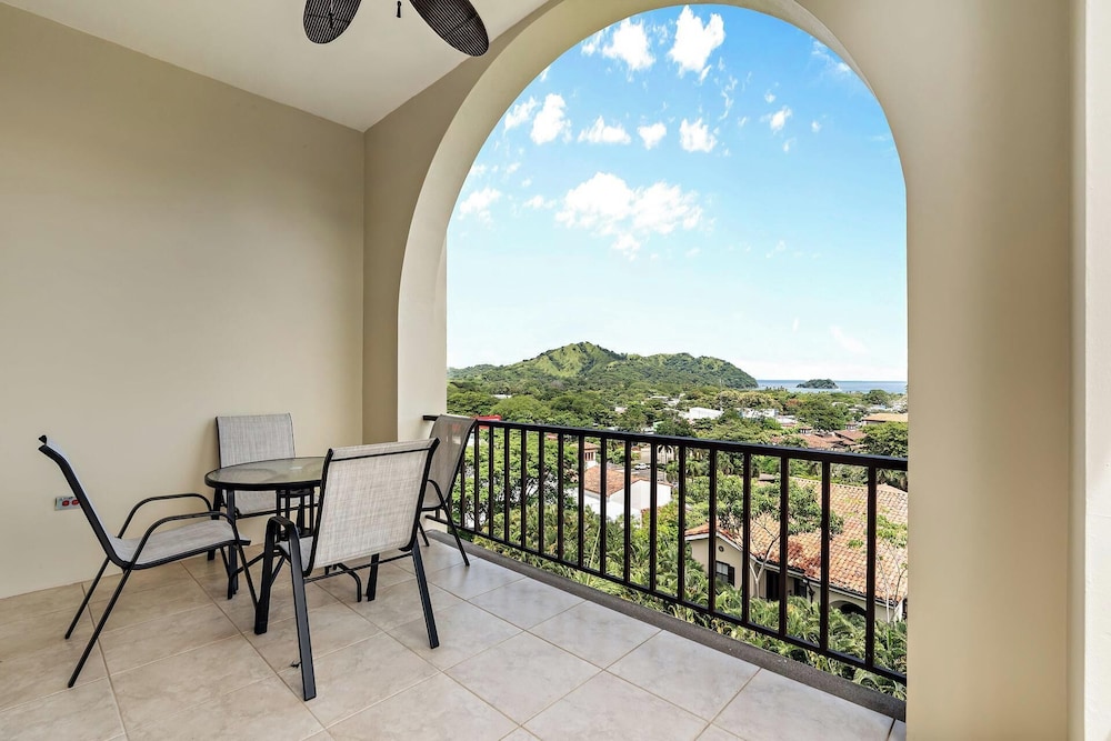 Coco Top-Floor 3-BD Ocean-View Unit at Pacifico By SPCR