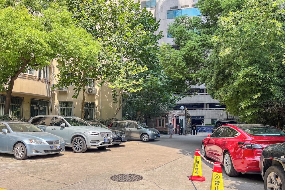 Tyms Xujiahui Premium 3BR 2BA APT